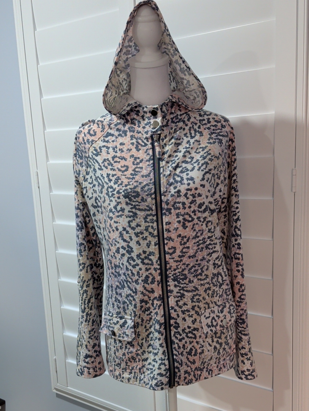Weekends By Chico's Beige Blush and Bluejean Leopard-Print Hooded Utility Jacket